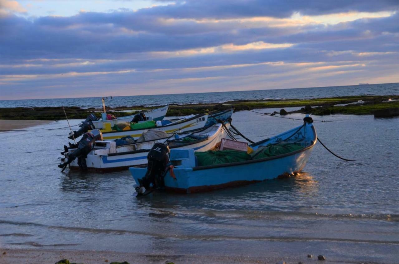 Juha'S Guesthouse - Zarqa Bay Jisr ez Zarqa Экстерьер фото